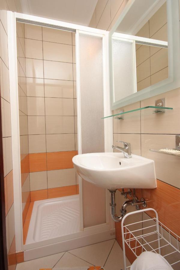 Apartment Mali Losinj 7879B Eksteriør billede